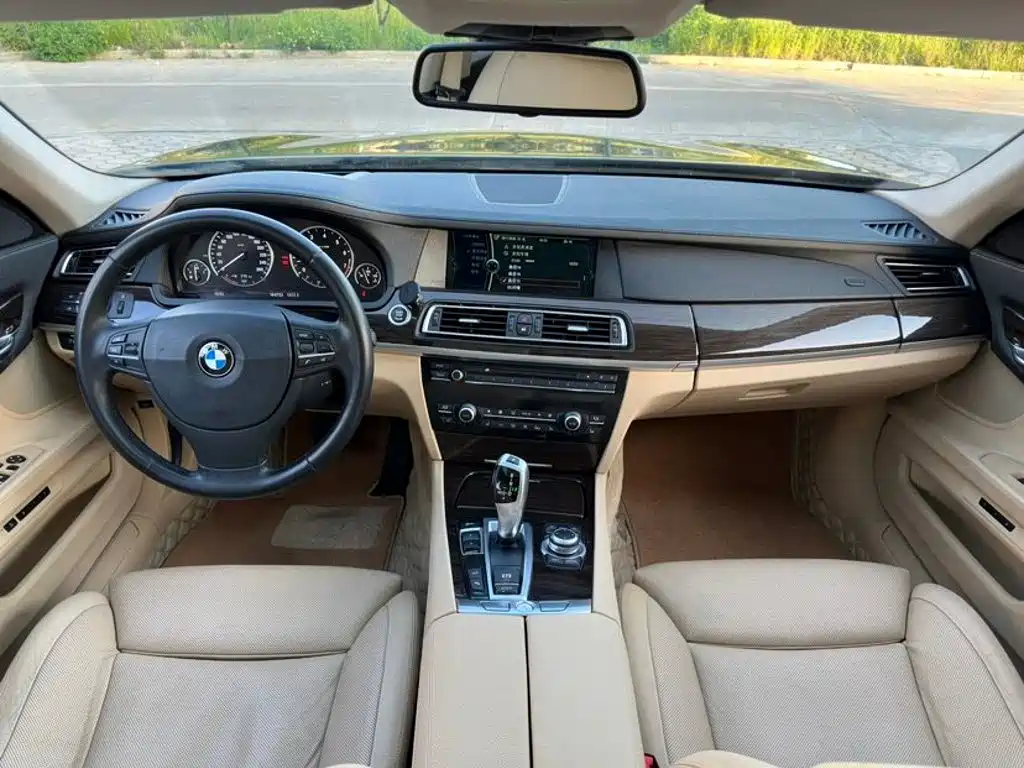 Photo 9 - BMW 7 Series