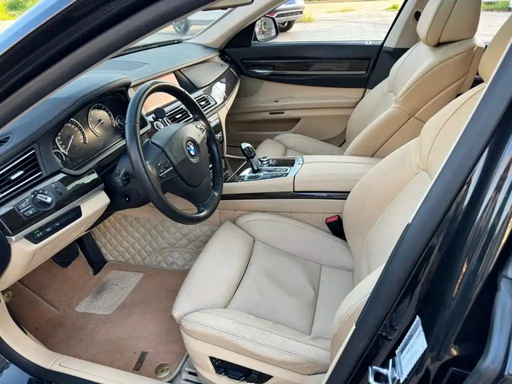 Photo 7 - BMW 7 Series