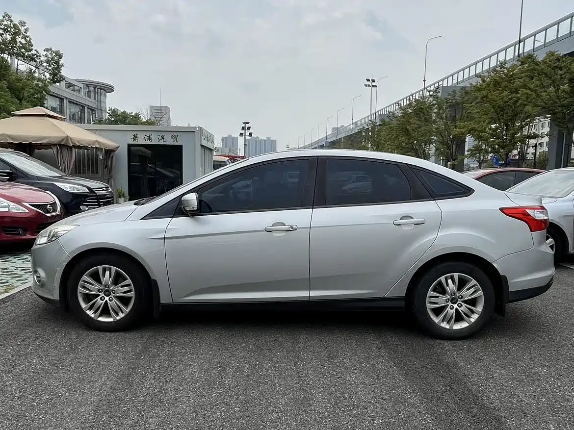 Фото 2 - Ford Focus