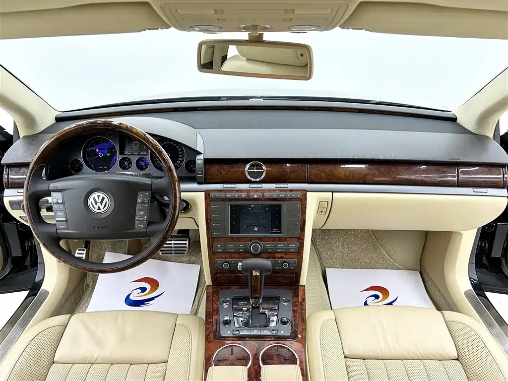 Volkswagen Phaeton 2009 Model 4.2L V8 4-seat Extended Executive Edition фото 14