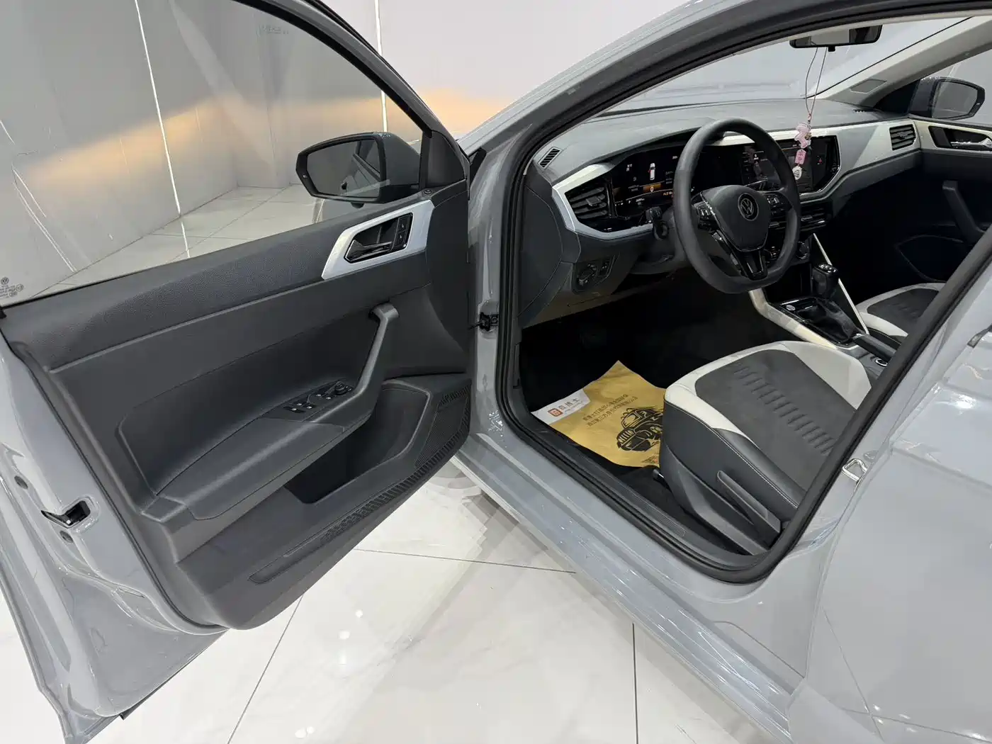 Volkswagen Polo 2023 Plus 1.5L Automatic Colorful Tech Edition фото 7