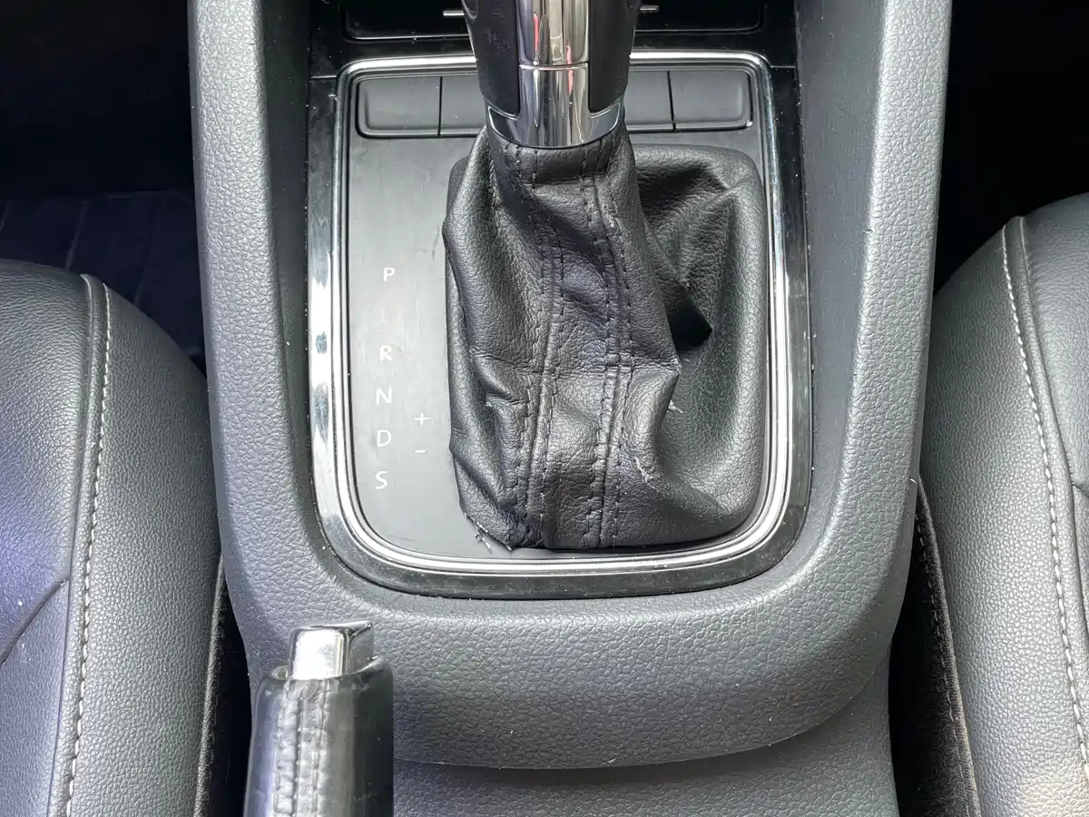 Volkswagen Sagitar 2015 230TSI Automatic Comfort фото 12