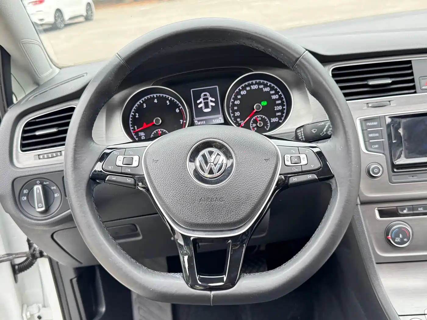 Volkswagen Golf 2016 230TSI Automatic Luxury фото 12