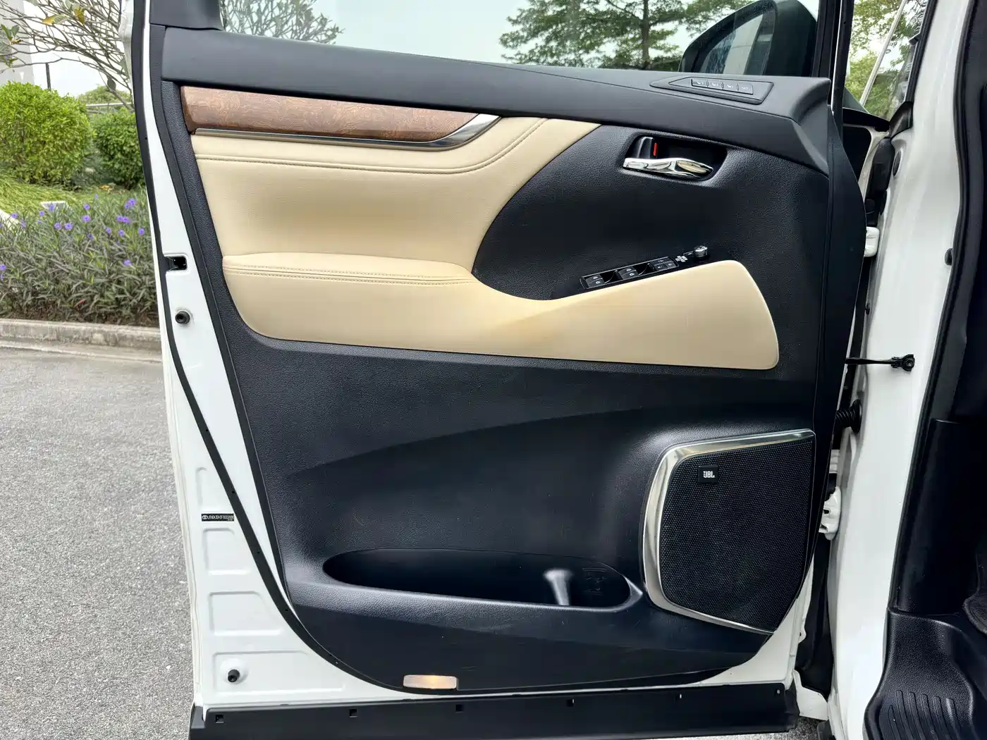 Toyota Alphard 2015 3.5L Premium Edition фото 20