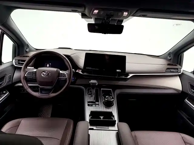 Toyota Granvia 2023 2.5L Hybrid Flagship VIP Edition фото 7