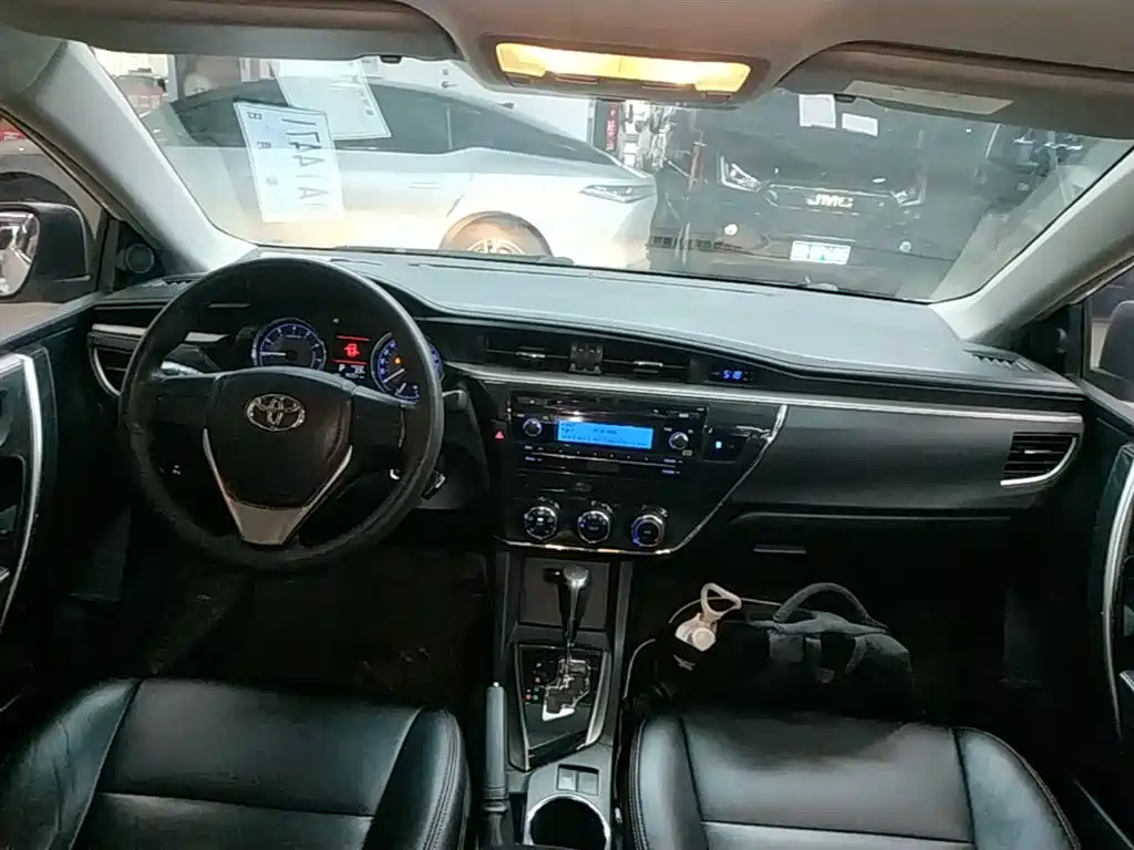 Toyota Corolla 2014 1.6L CVT GL-i фото 10