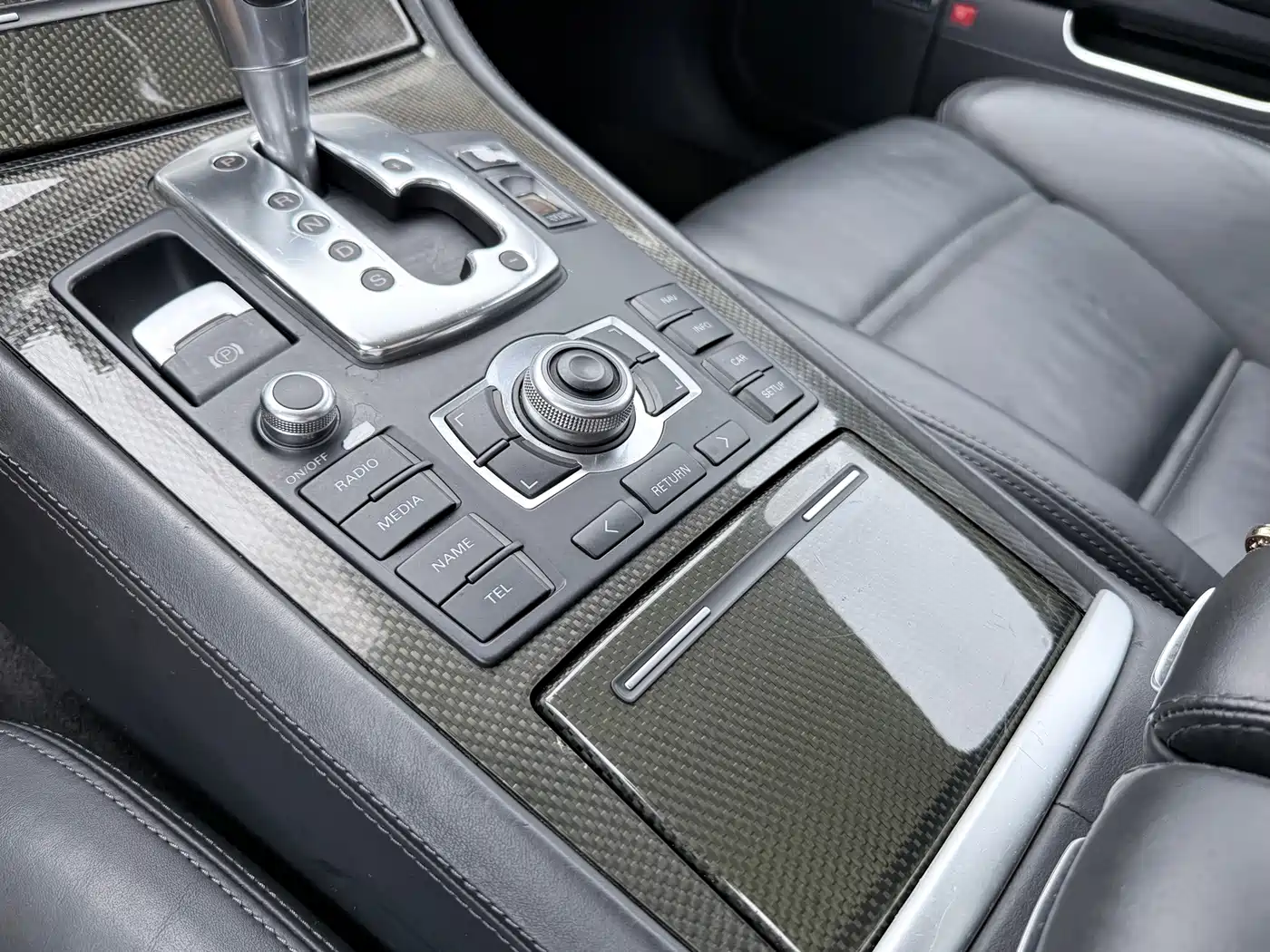 Audi S8 2010 2009 Audi S8 5.2 FSI quattro