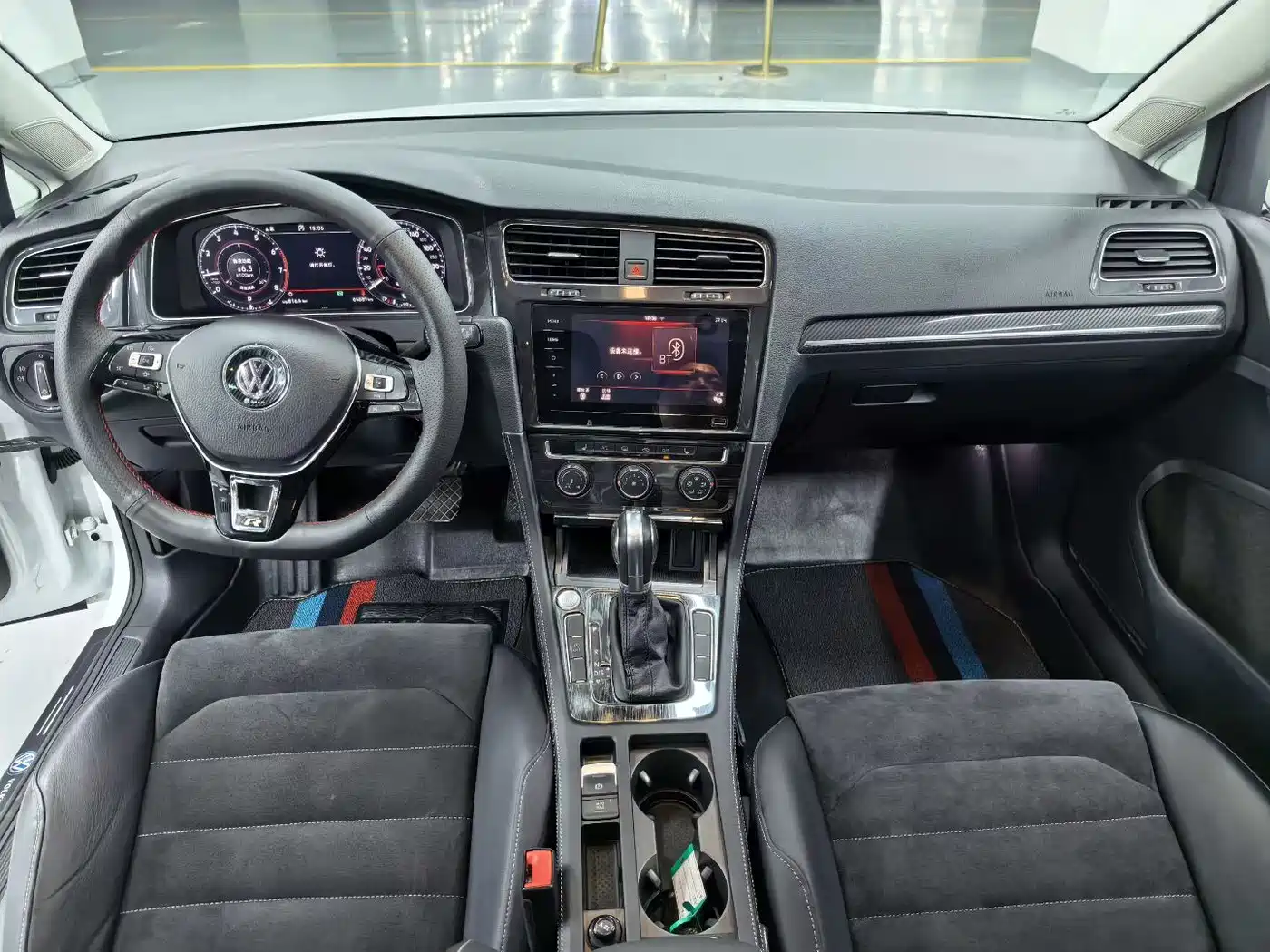 Volkswagen Golf 2020 Beloved Edition 280TSI DSG Luxury фото 8