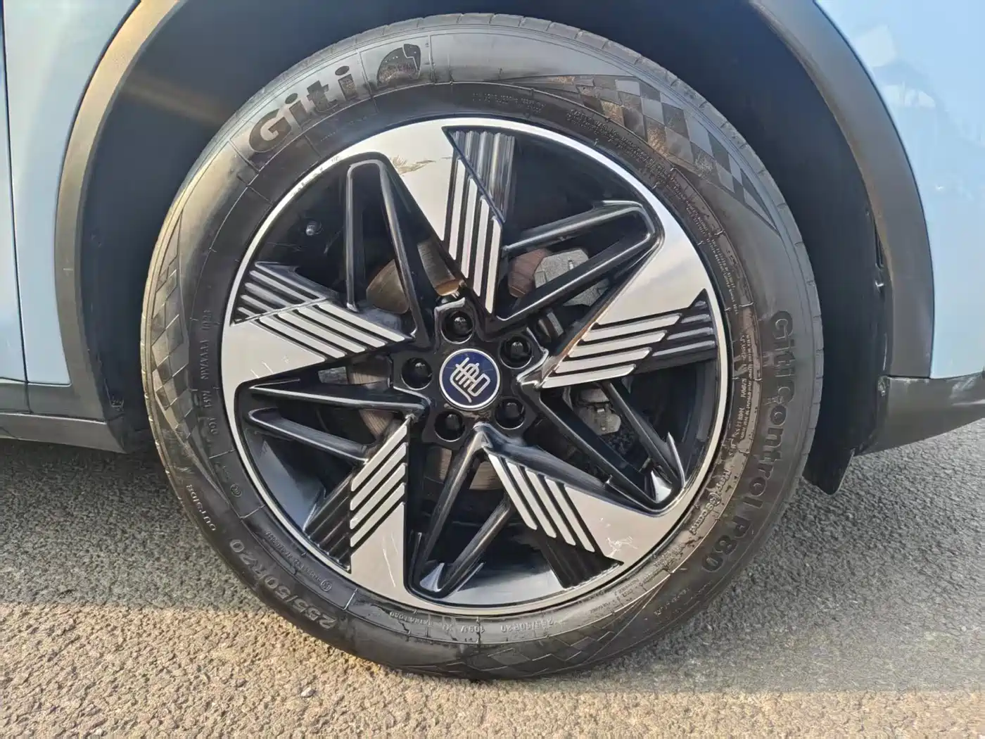 BYD Tang New Energy 2023 Model DM-i Champion Edition 112KM Honor фото 13