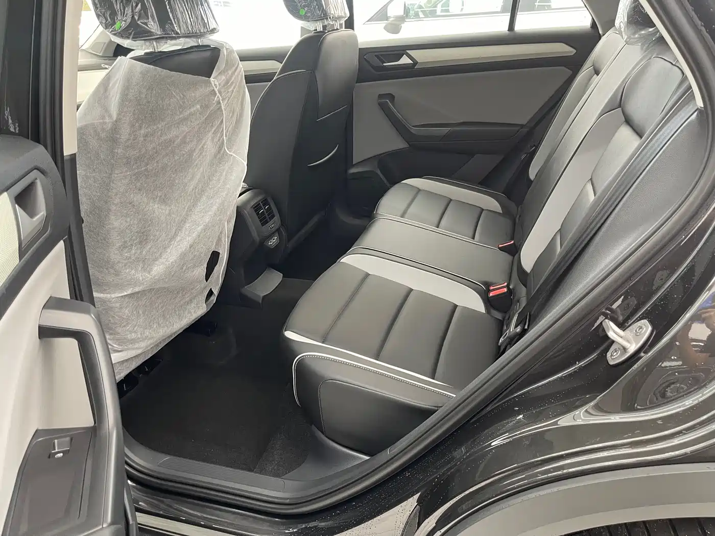 Volkswagen T-ROC 2026 280TSI DSG 2WD Time Edition фото 14