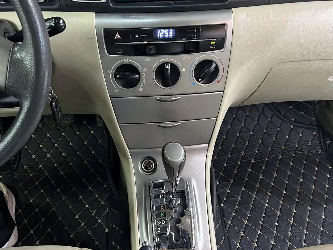 Toyota Corolla 2011 1.6L Automatic Luxury Edition фото 7