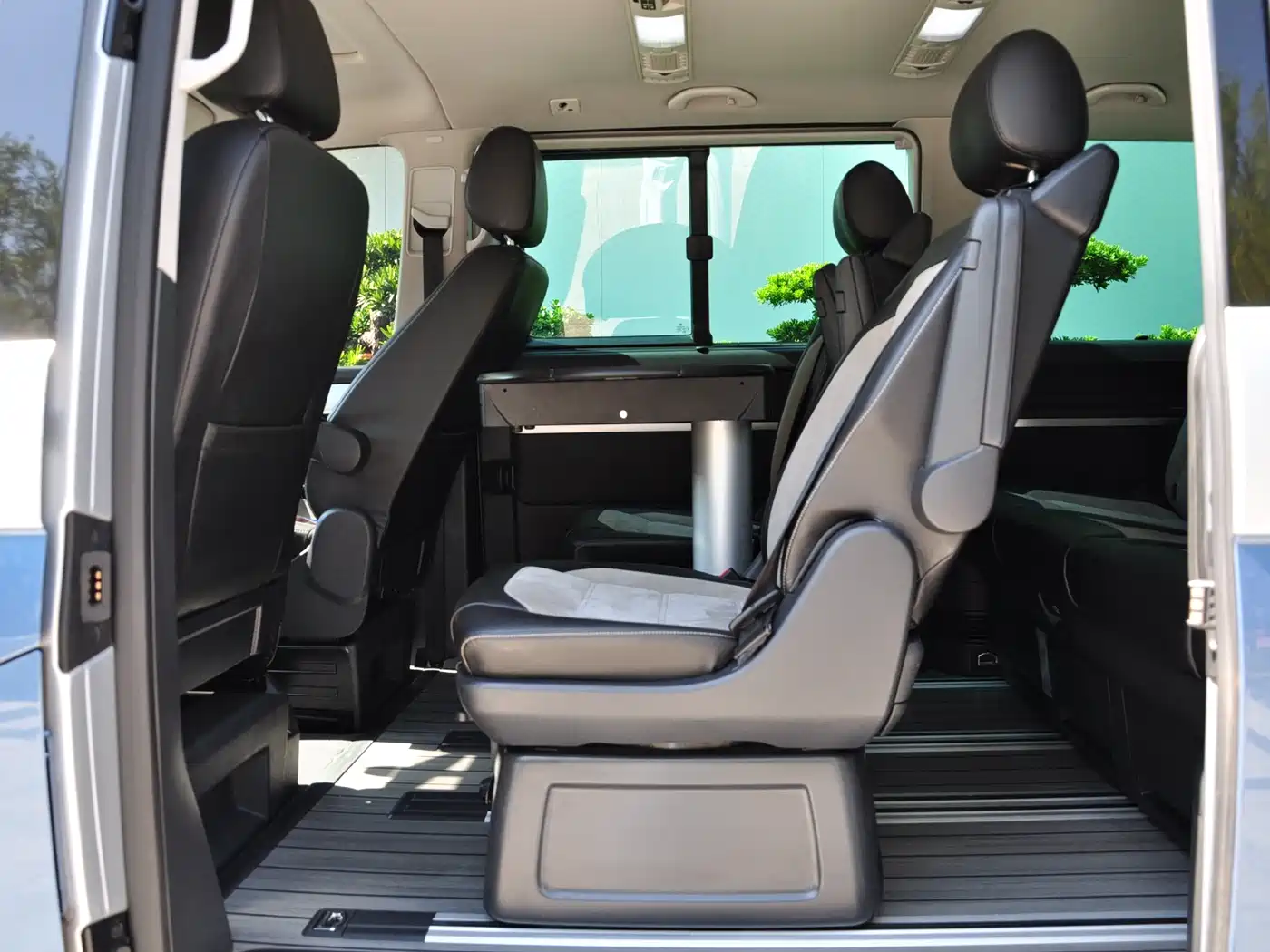 Volkswagen Multivan 2019 2018 2.0TSI 4WD Leisure Edition 7-Seater