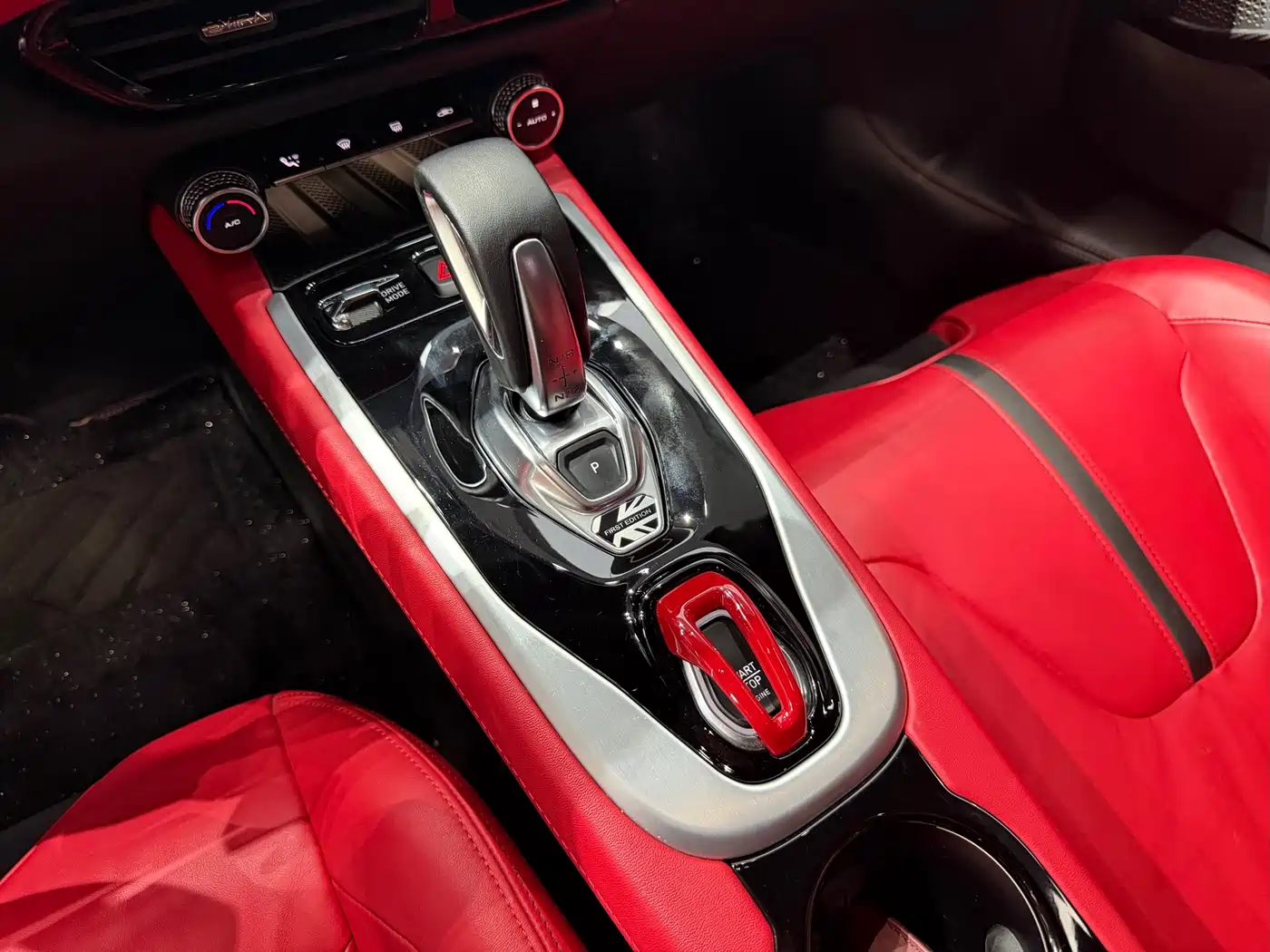 Lotus Cars EMIRA 2021 2.0T DCT First Edition фото 4