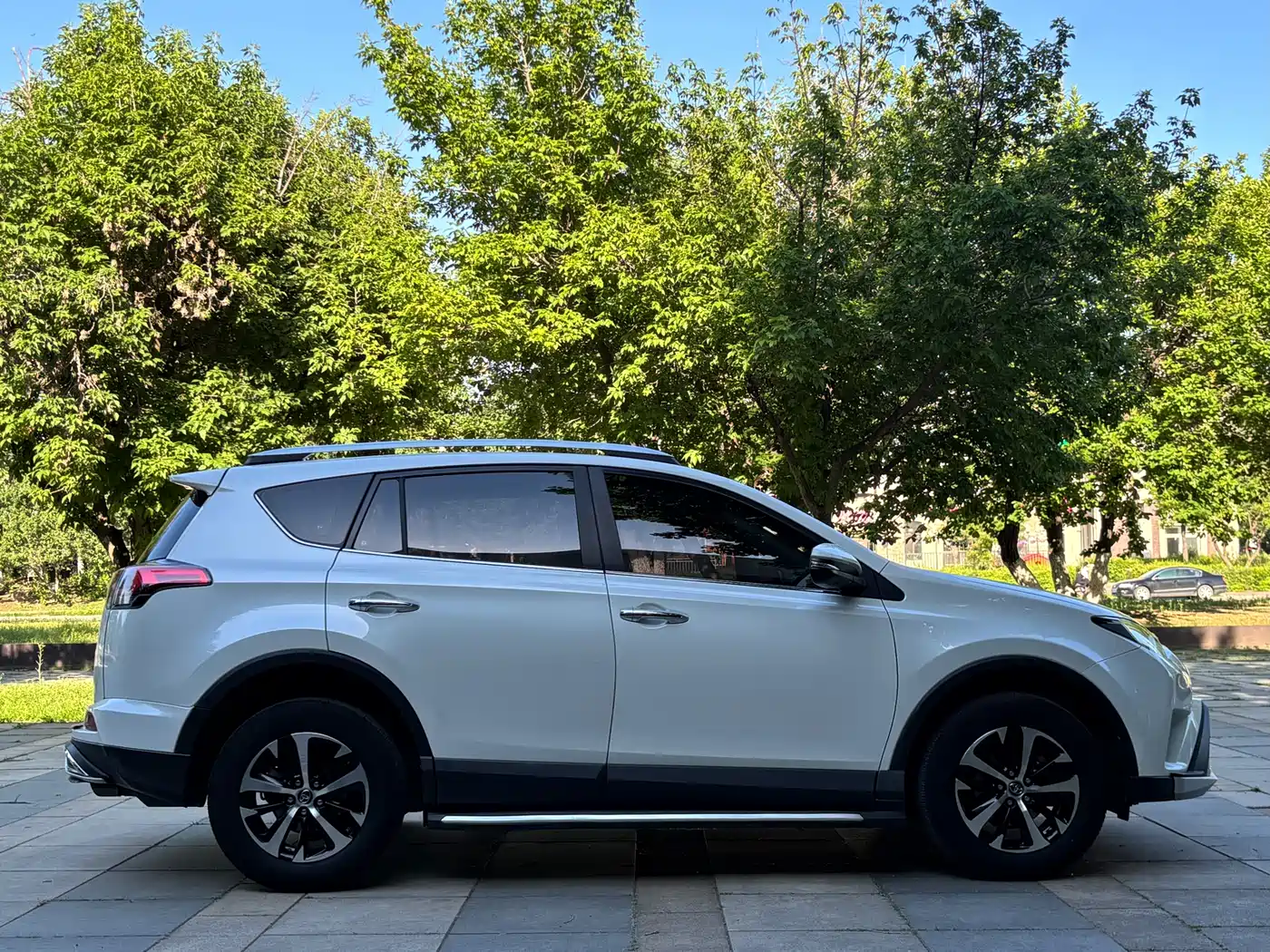 Toyota RAV4 Rongfang 2016 2.0L CVT 2WD Trend (China V) фото 9