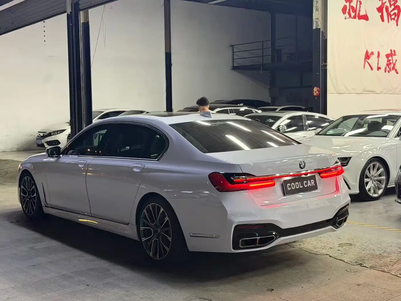 BMW 7 Series 2016 740Li Leading Edition фото 5