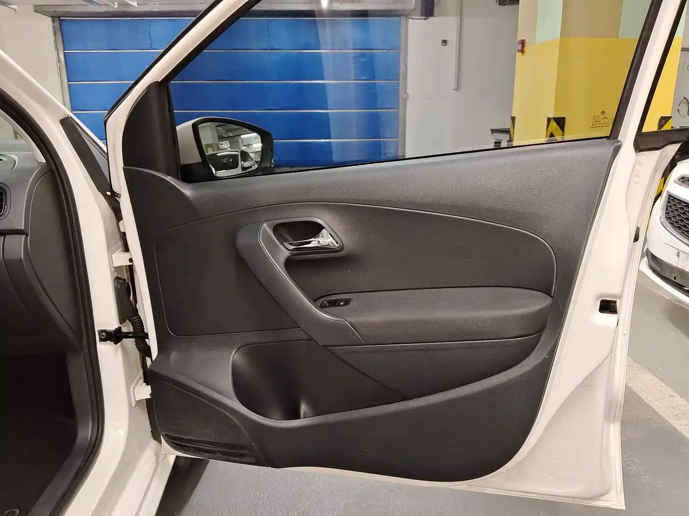 Volkswagen Polo 2014 1.4L Manual Trend Edition фото 13