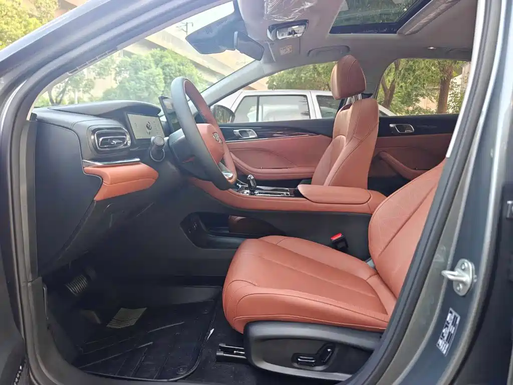 Geely Emgrand 2026