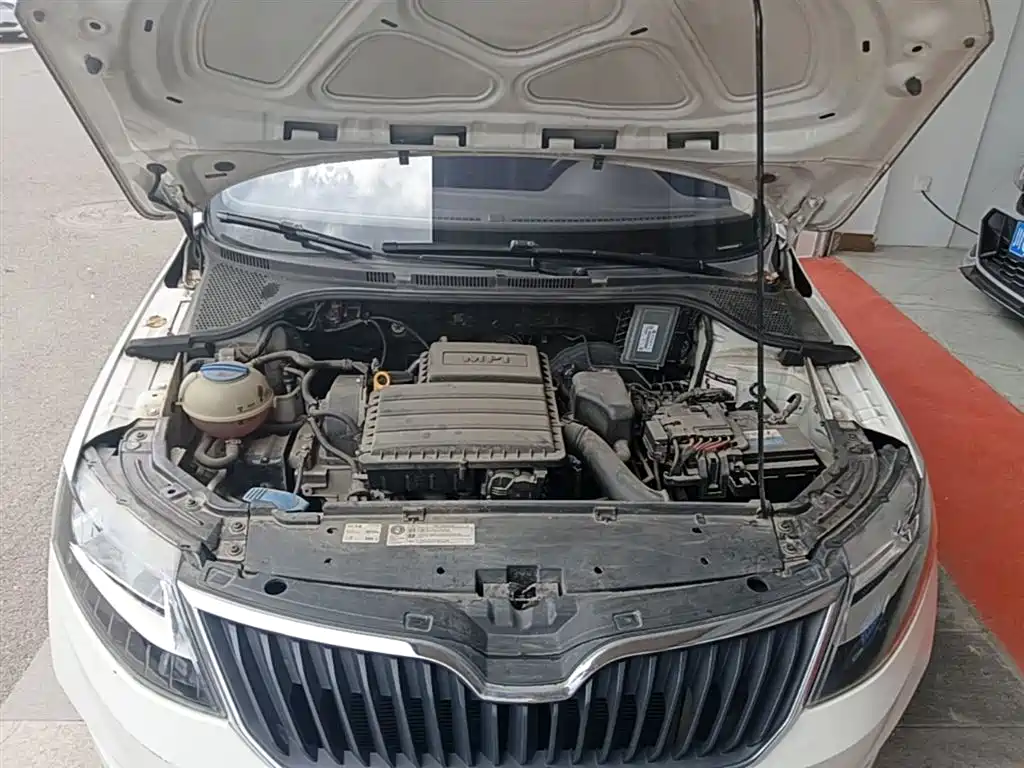 Škoda Skoda Rapid Spaceback 2018 1.6L Automatic Comfort фото 20