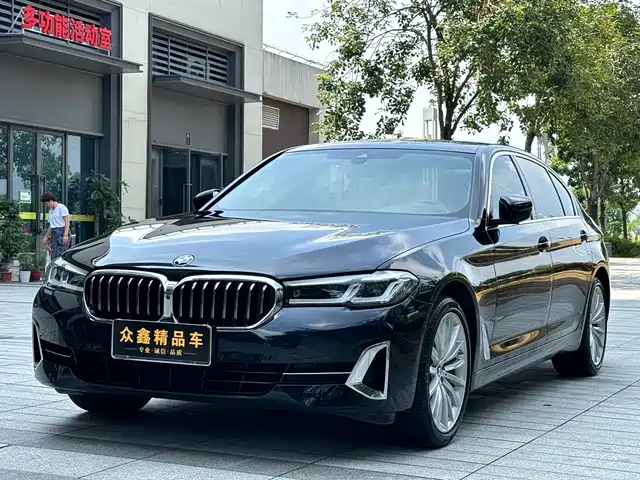 BMW 5 Series 2022 Facelift II 530Li Luxury Trim Premium Package — фото 1