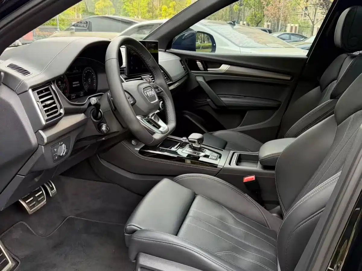 Audi Q5L 2024 Model 40 TFSI Luxury Dynamic фото 12