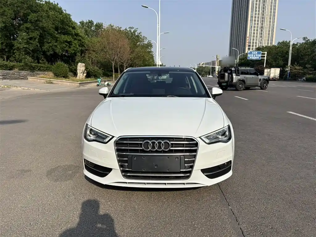 Audi A3 2016 Sportback 35 TFSI Leadership фото 4