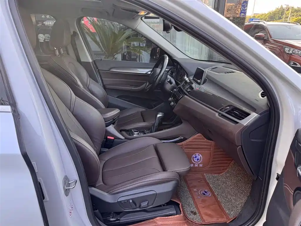 BMW X1 2018 xDrive20Li Premium Model фото 8
