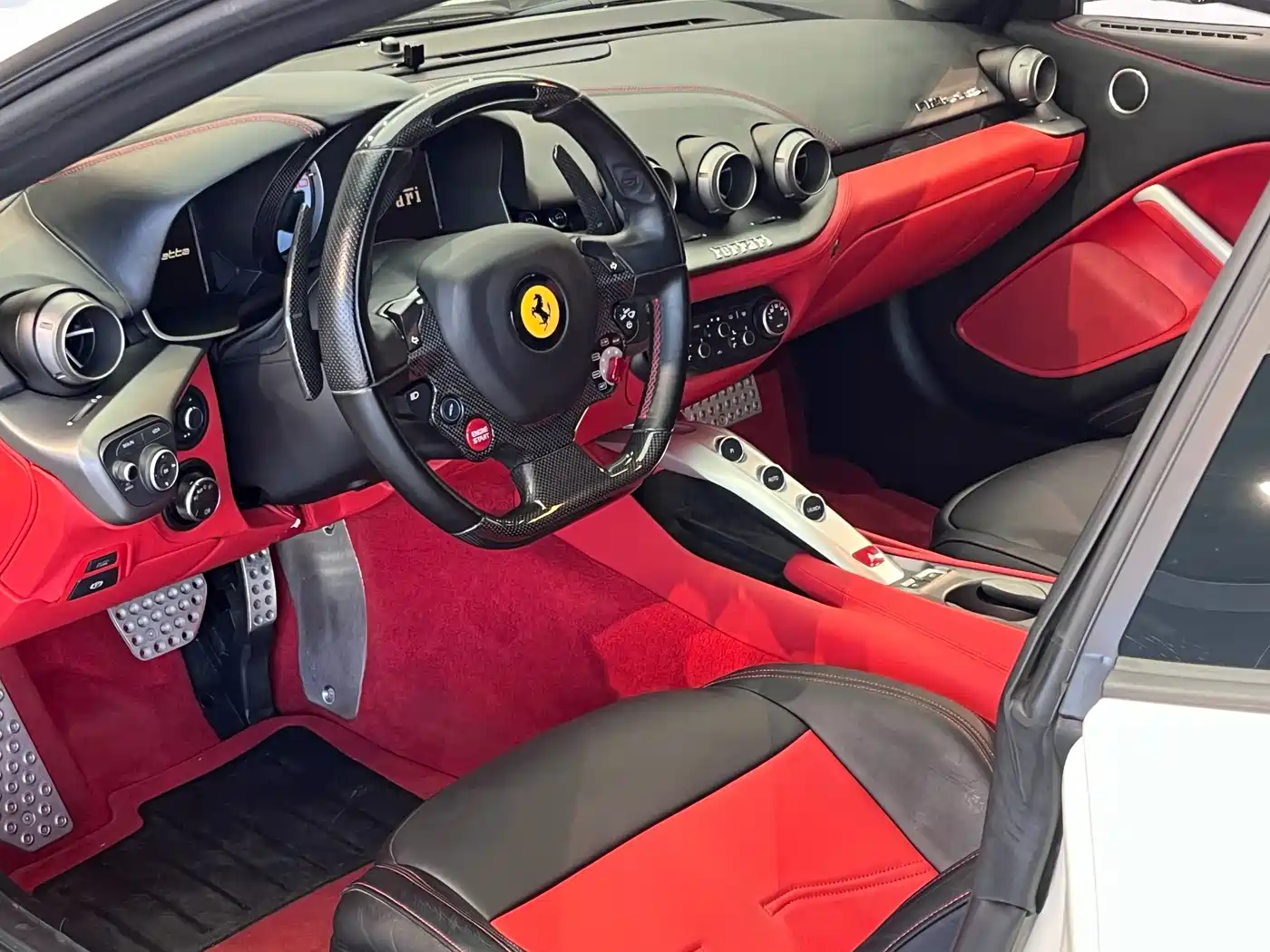 Ferrari F12berlinetta 2013 6.3L Standard фото 9