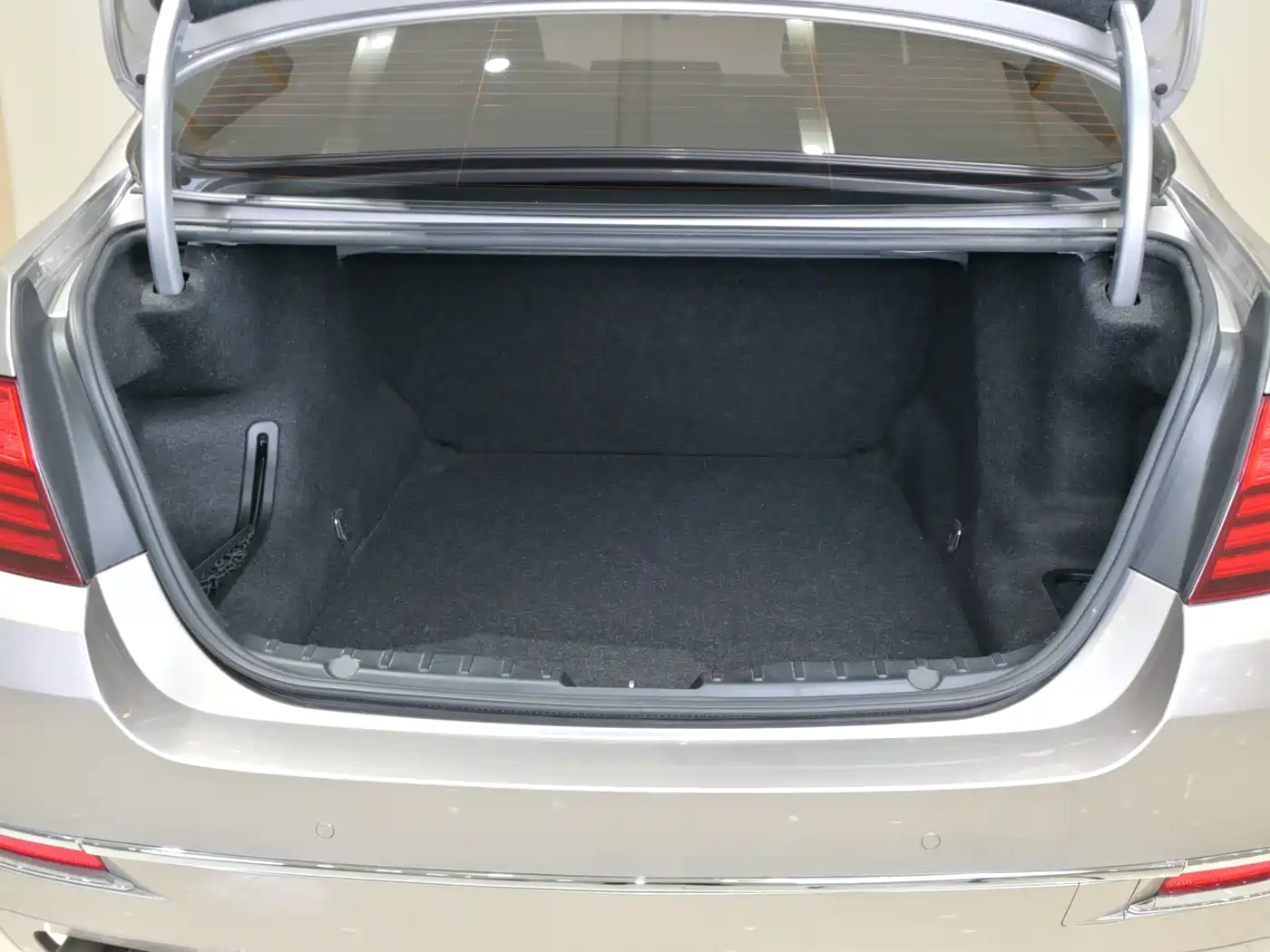 BMW 5 Series 2014 525Li Luxury Design Package фото 25