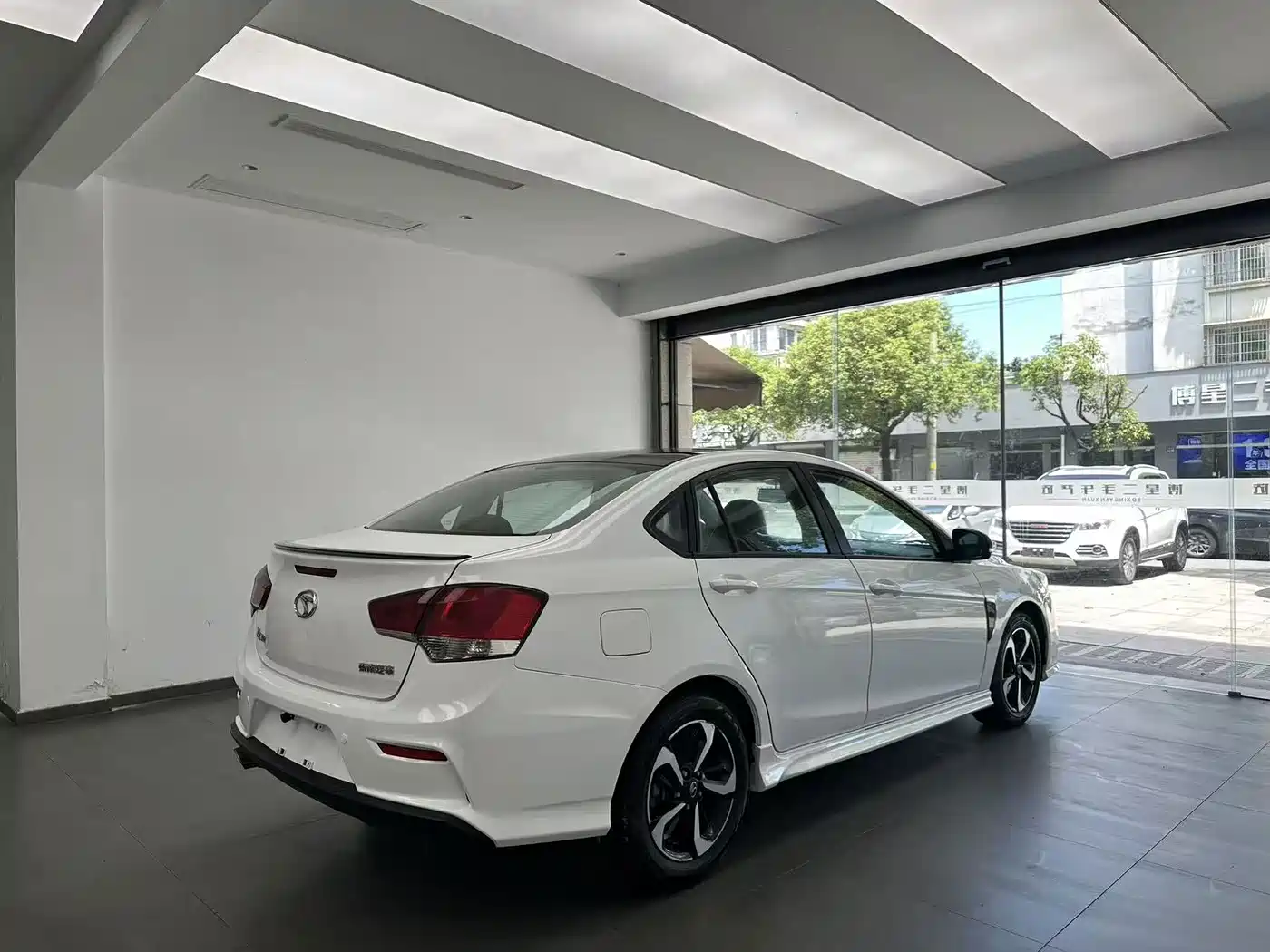 Soueast V5 Lingzhi 2017 2017 1.5L CVT New Leisure Type