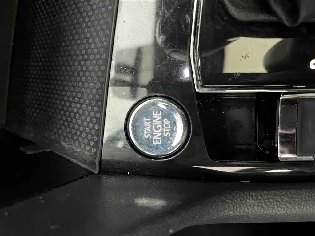Volkswagen Tharu 2022 280TSI FWD Luxury Edition фото 4