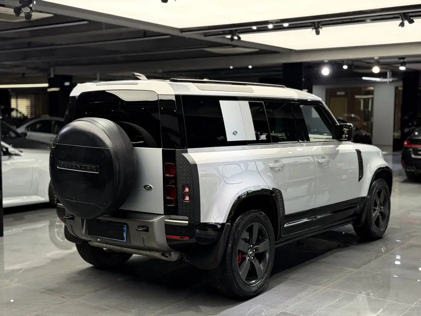 Land Rover Defender 2022 110 P400 X-DYNAMIC HSE фото 4