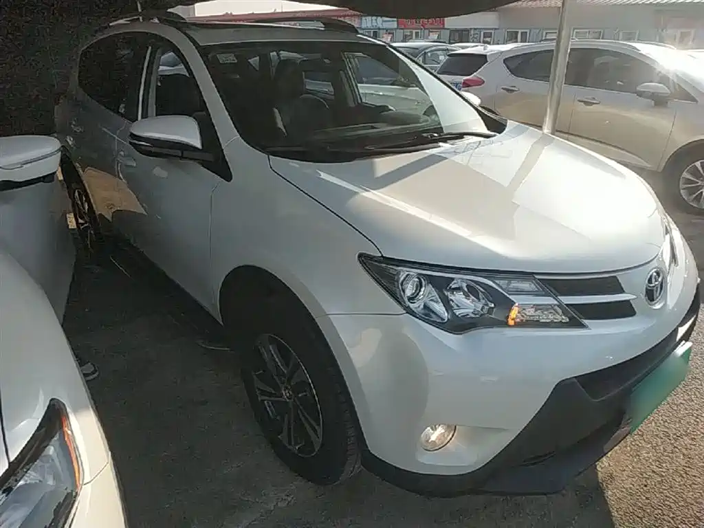 Toyota RAV4 Rongfang 2015 2.0L CVT 2WD Trend Edition фото 4