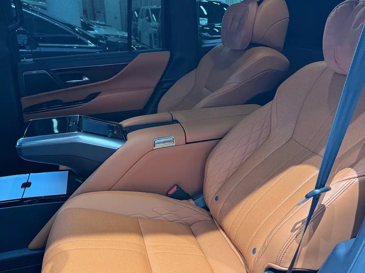Lexus LX 2026 2025 700h VIP World Edition