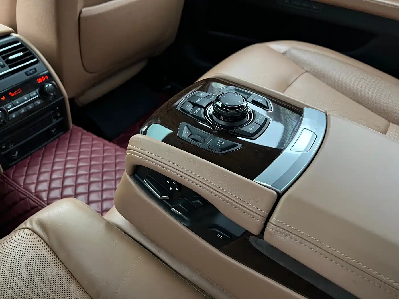 BMW 7 Series 2012 760Li 25th Anniversary Limited Edition фото 21