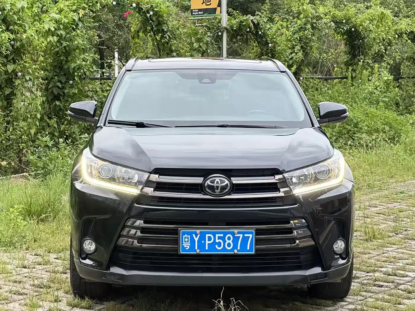 Photo 2 - Toyota Highlander