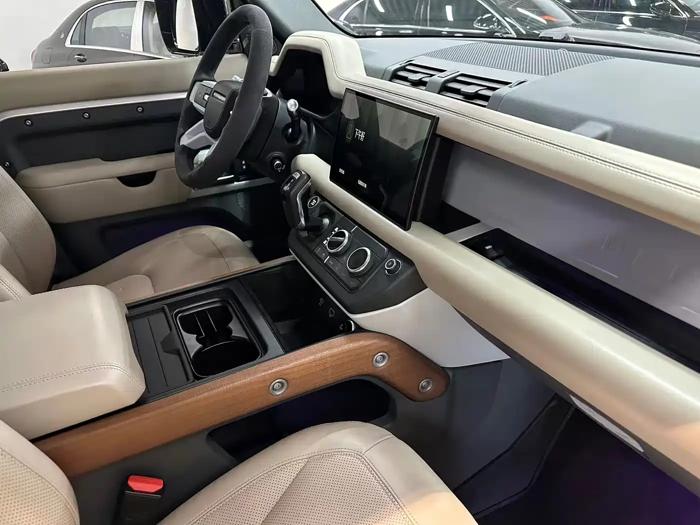 Land Rover Defender 2020 110 P400 Dark Special Edition фото 16