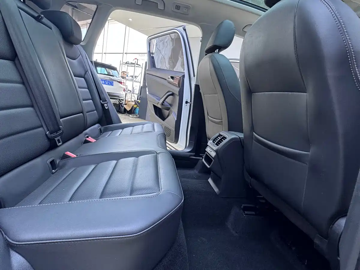 Volkswagen Tharu 2022 280TSI FWD Luxury Edition фото 13