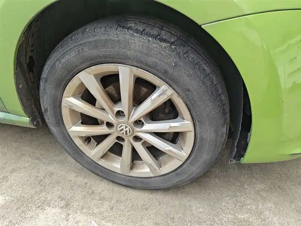 Volkswagen Polo 2014 1.6L Automatic Luxury Edition фото 23