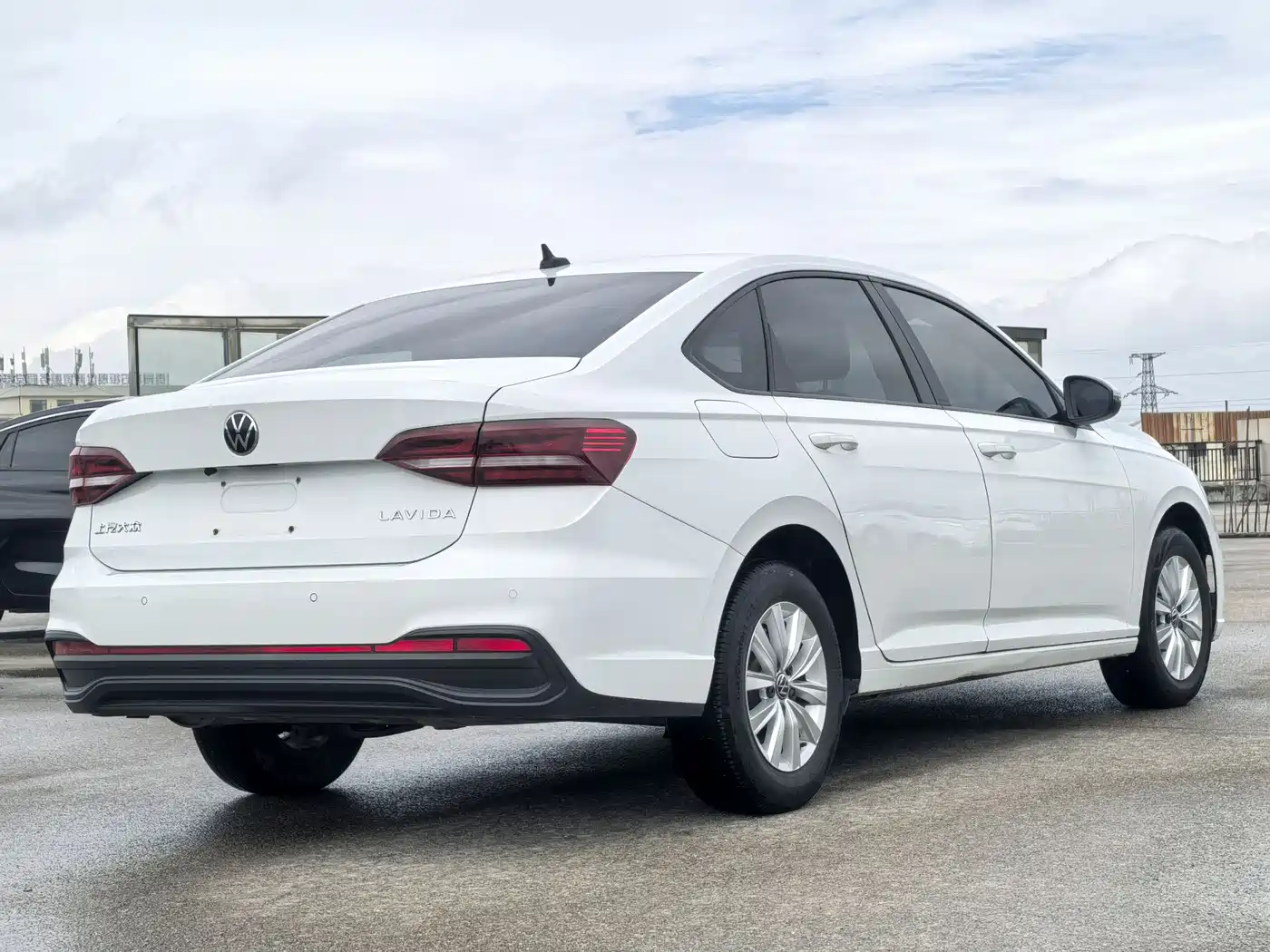 Volkswagen Lavida 2023 Facelift 1.5L Auto Full Comfort Edition фото 4