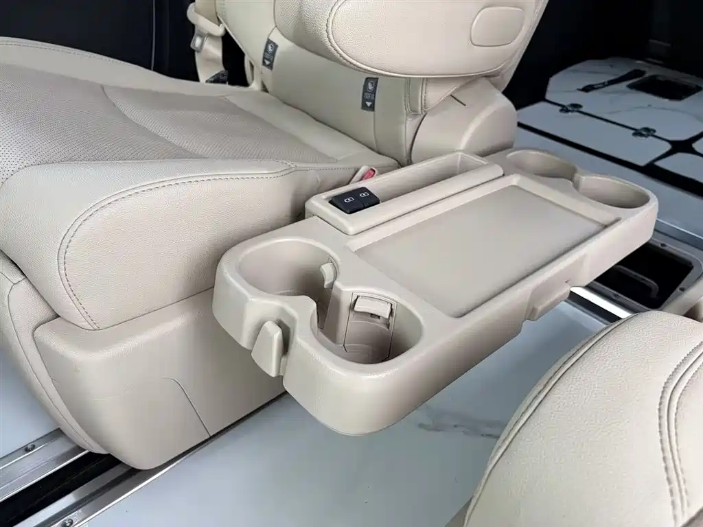 Toyota Sienna 2021 2.5L Hybrid Premium Edition фото 16