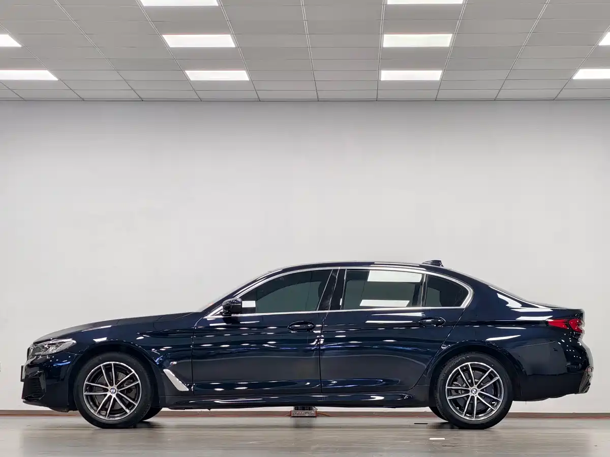 BMW 5 Series 2022 525Li M Sport Package фото 11