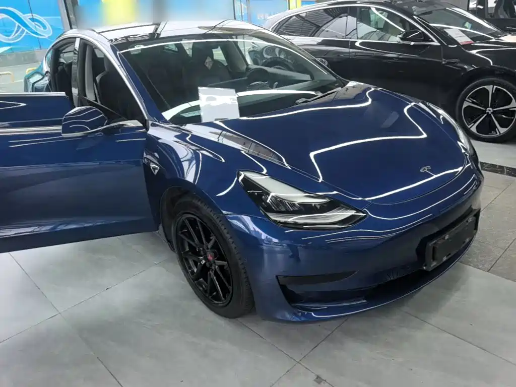Фото 4 - Tesla Model 3