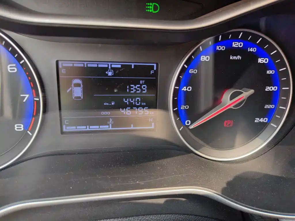 Фото 8 - Geely Vision