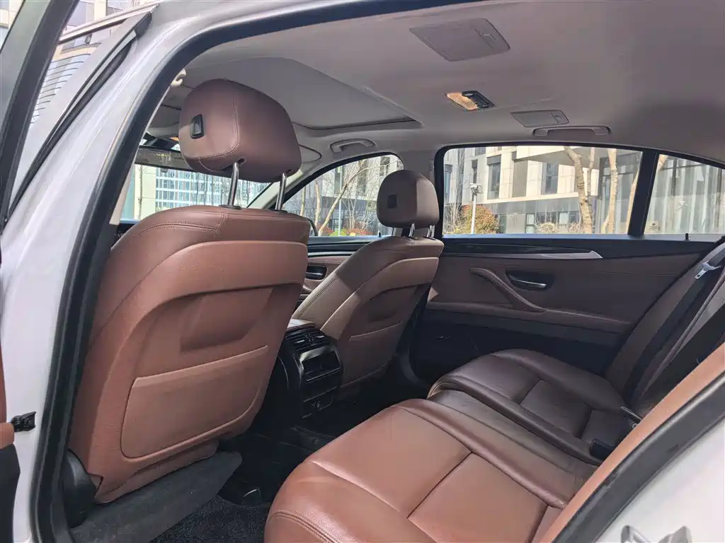 BMW 5 Series 2017 520Li Classic Edition фото 9
