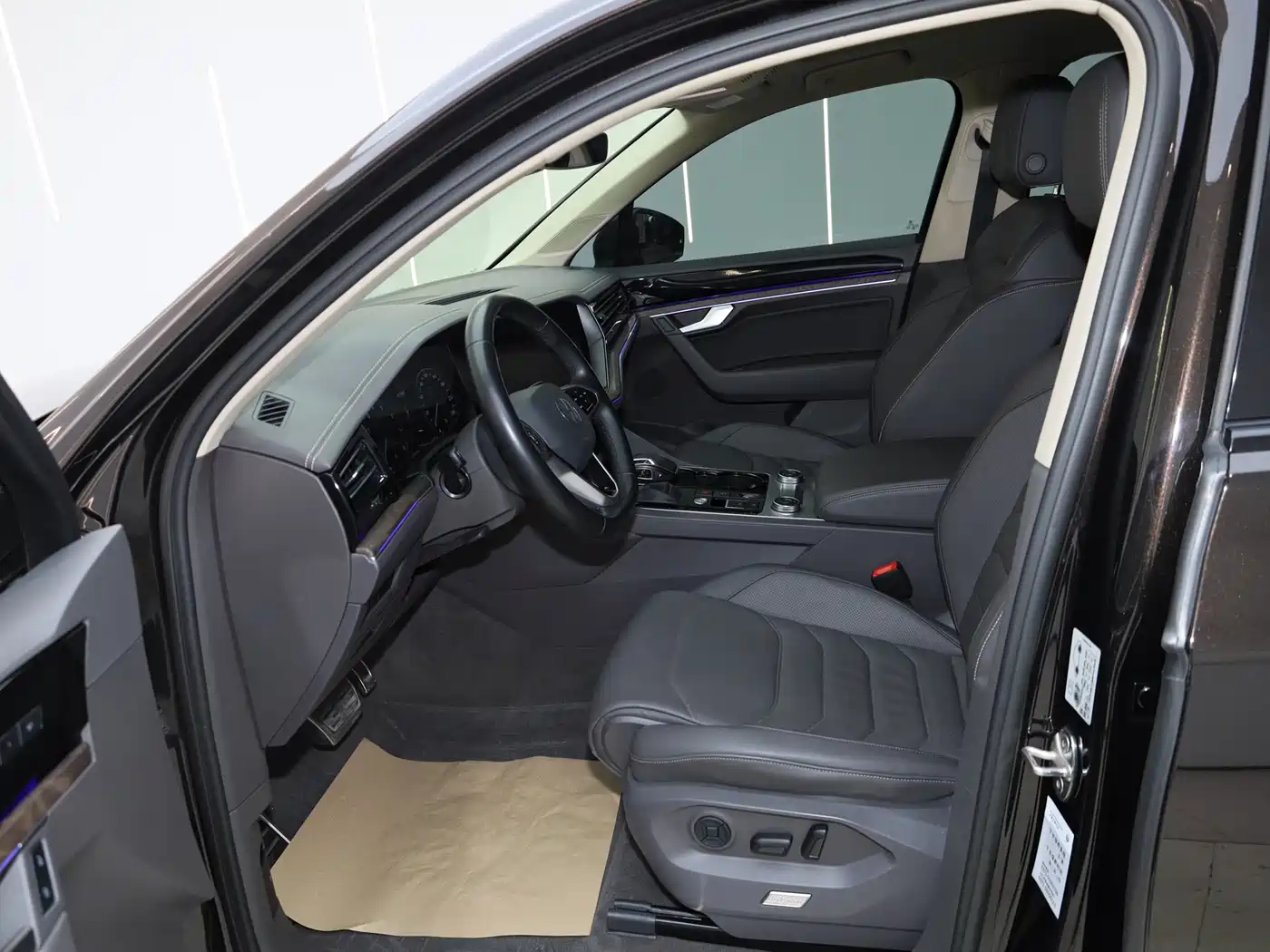 Volkswagen Touareg 2022 3.0TSI Rui Xiang Edition Gloss Black Sport Package фото 28