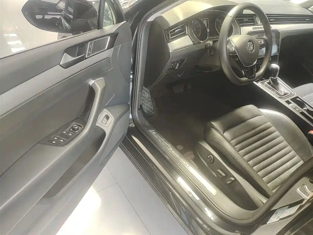 Volkswagen Magotan 2017 330TSI DSG Leading фото 16