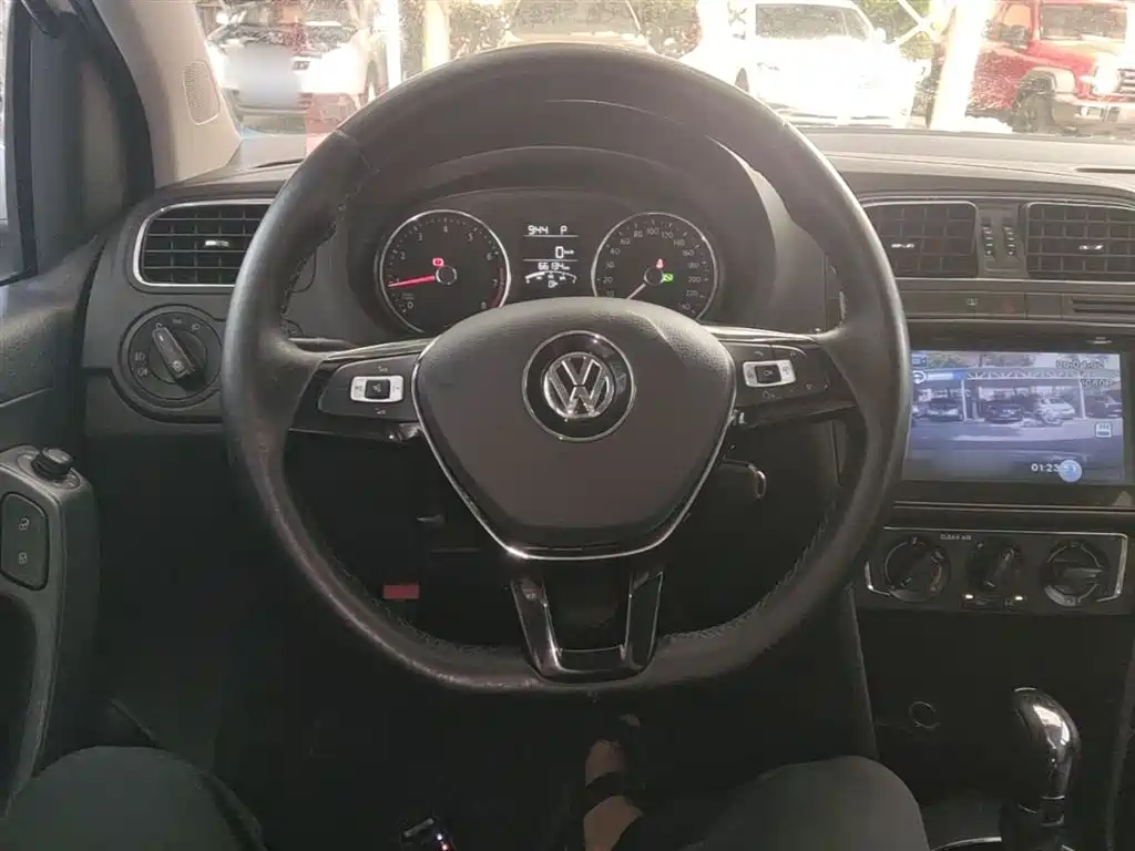 Volkswagen Polo 2016 1.6L Automatic Comfort фото 11