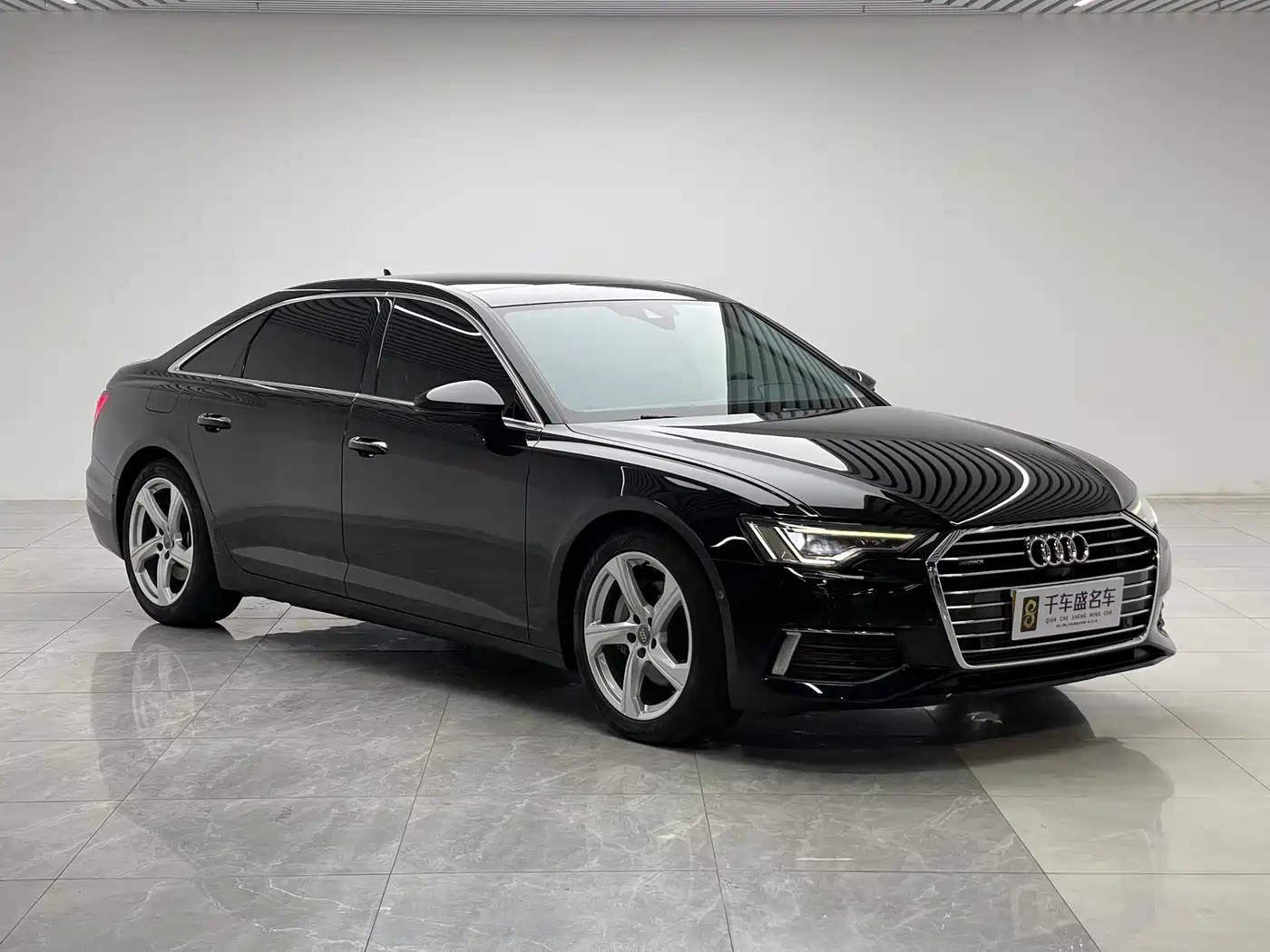 Audi A6L 2019 45 TFSI quattro Exclusive Elegance фото 3