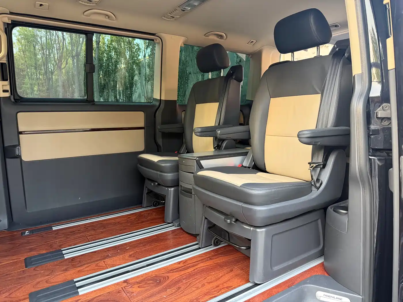 Volkswagen Multivan 2012 2.0TSI 4WD Premium фото 21