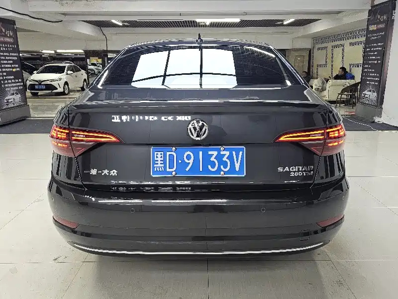 VOLKSWAGEN SAGITAR